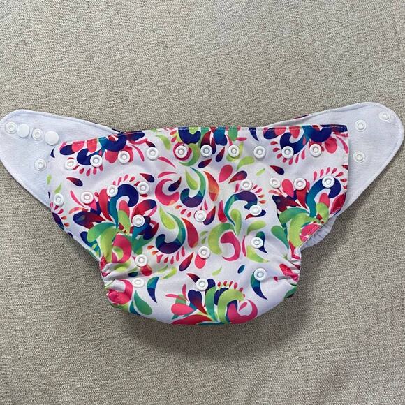 New! TGQ Baby, Infant Girl Cloth Waterproof Pinless Diaper Snap On Cover - Picture 1 of 4